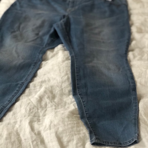 Old Navy Skinny Jeans - Picture 4 of 5
